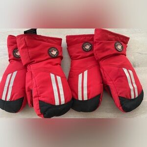 Canada Weather Gear Kids Bright Red Mittens